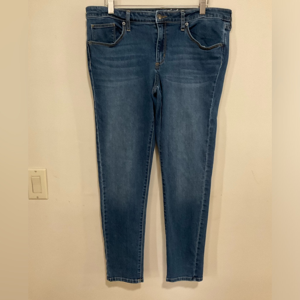 Universal Threads Jeans